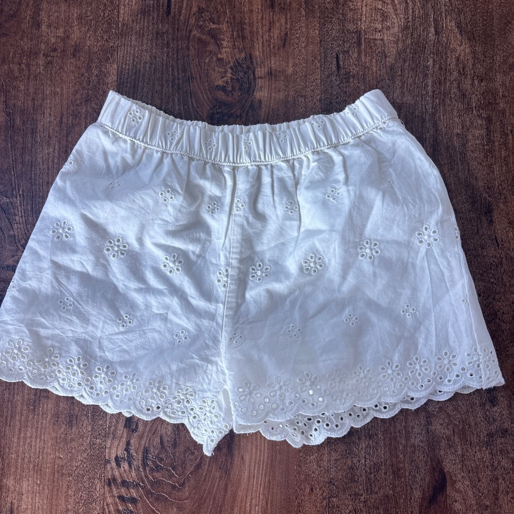 GAP White Eyelet Scalloped Hem High-Waist Shorts
